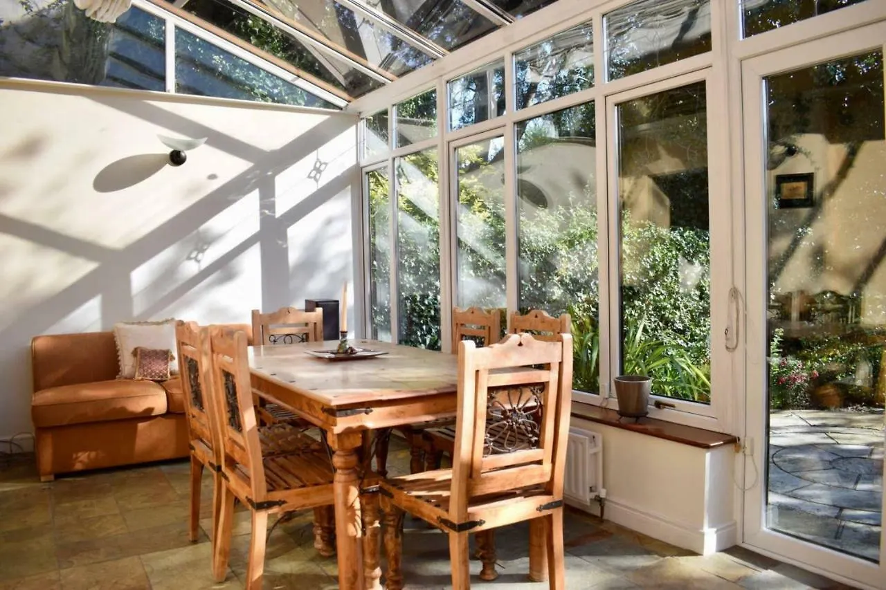 Elegant 2 Bedroom Dublin Coach House Apartment