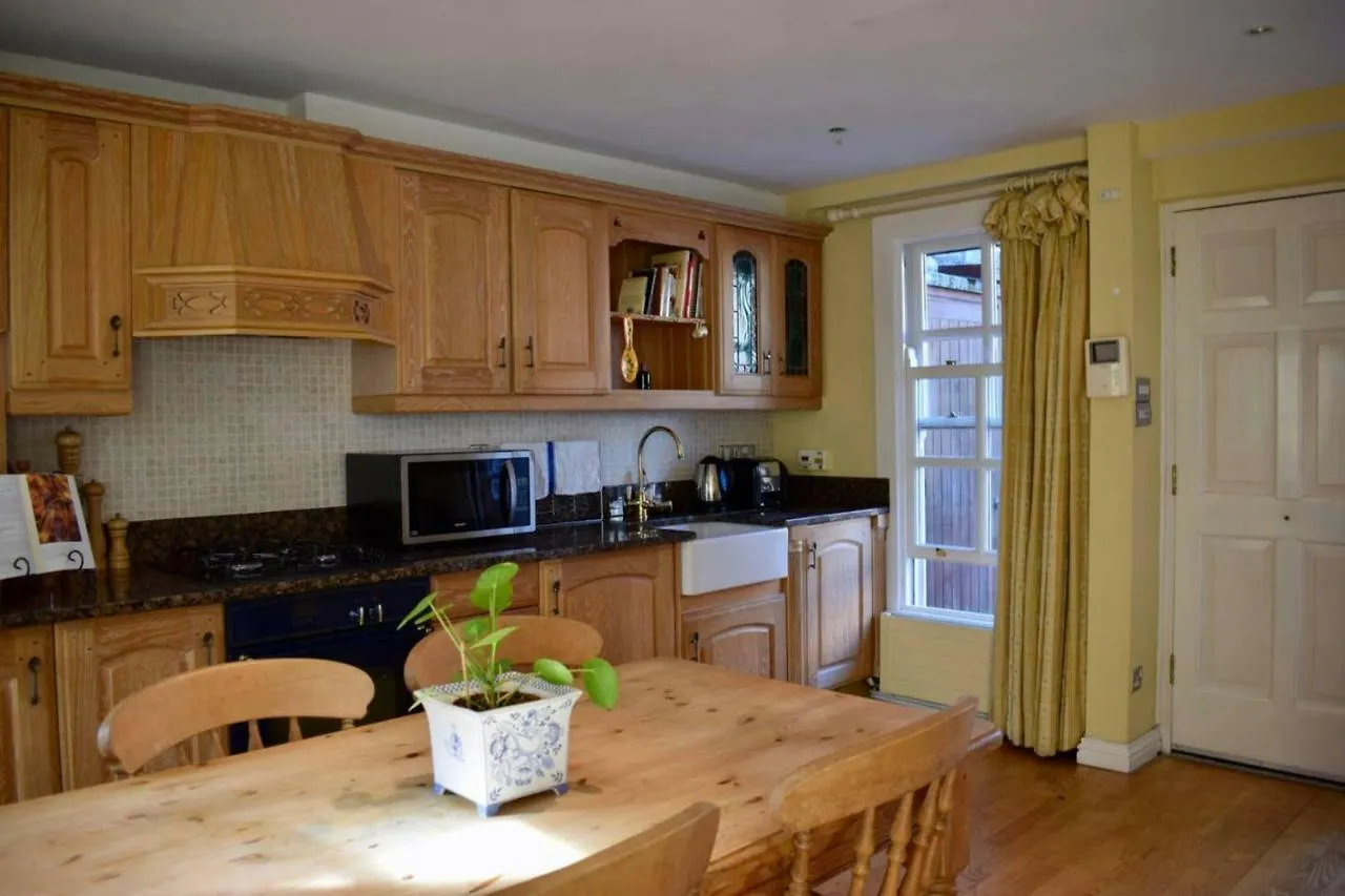 Apartment Elegant 2 Bedroom Dublin Coach House Ireland