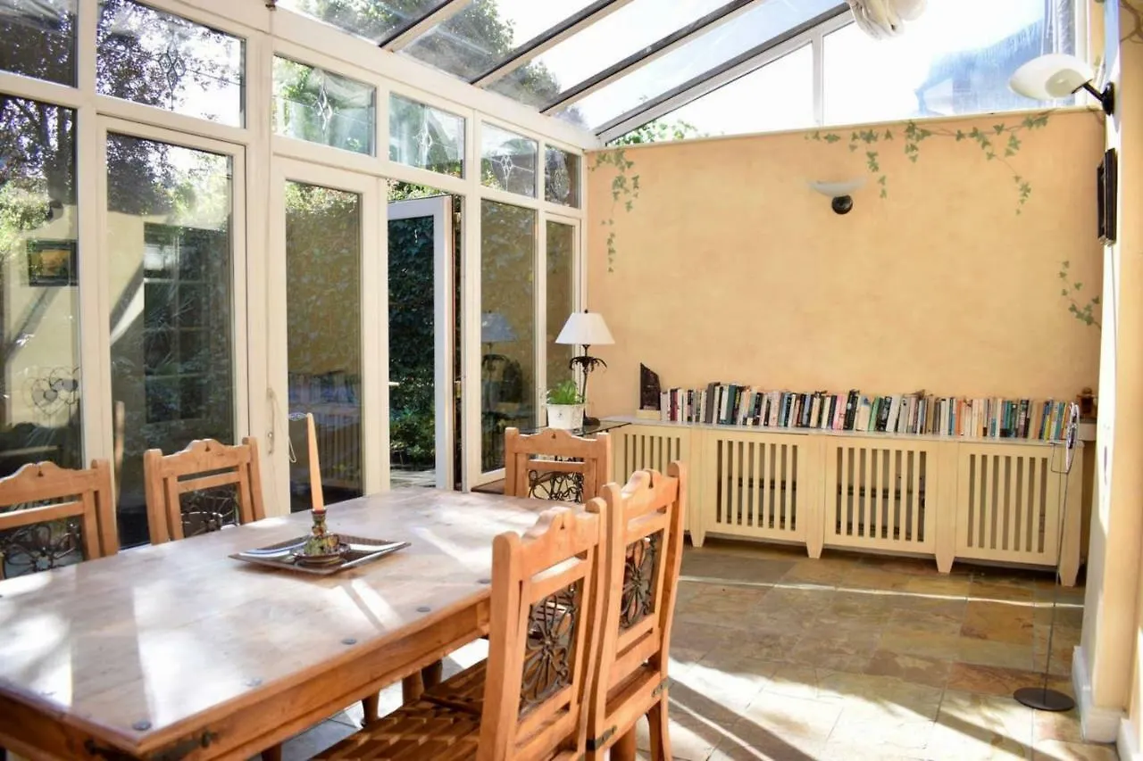 Elegant 2 Bedroom Dublin Coach House Apartment